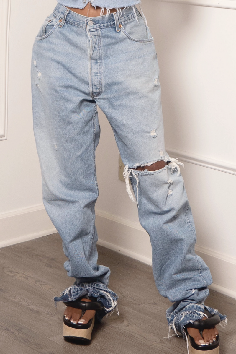 Light Classic Distressed Levi Denim Jeans