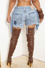 Distressed Denim Levi fringe short shorts (5/6) 11M